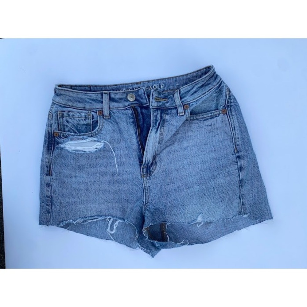 American Eagle Highest Rise Mom Jean Shorts Blue Distressed Denim Size 0